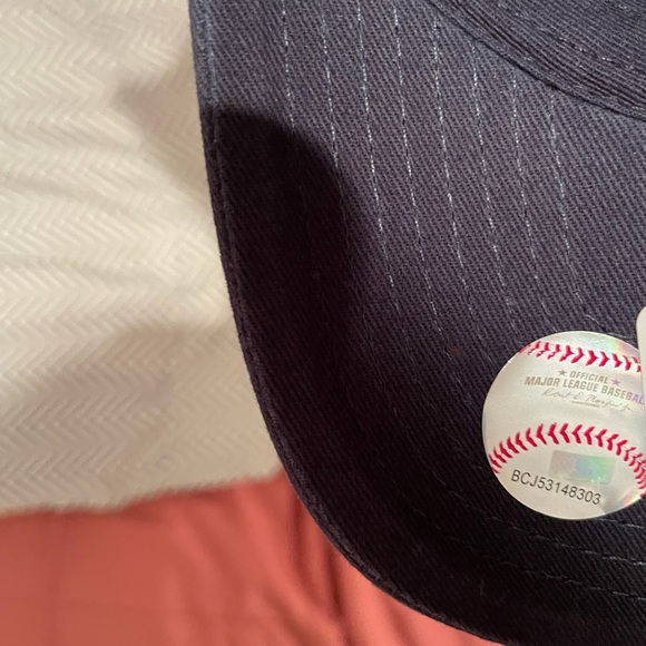 47 Adult 2024 MLB Postseason New York Yankees Navy Cleanup Baseball Hat NWT - Picture 6 of 8